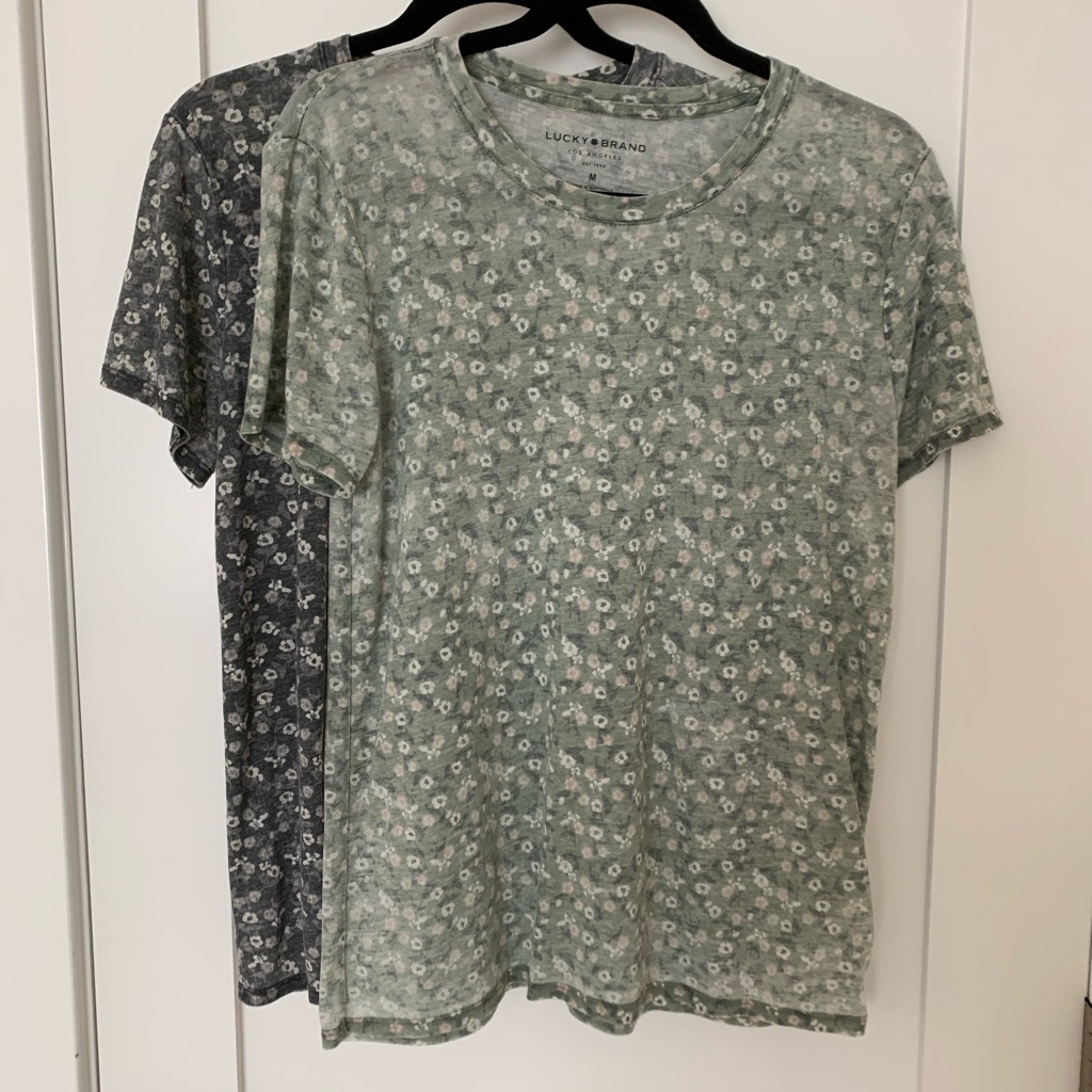 2 Lucky Brand T